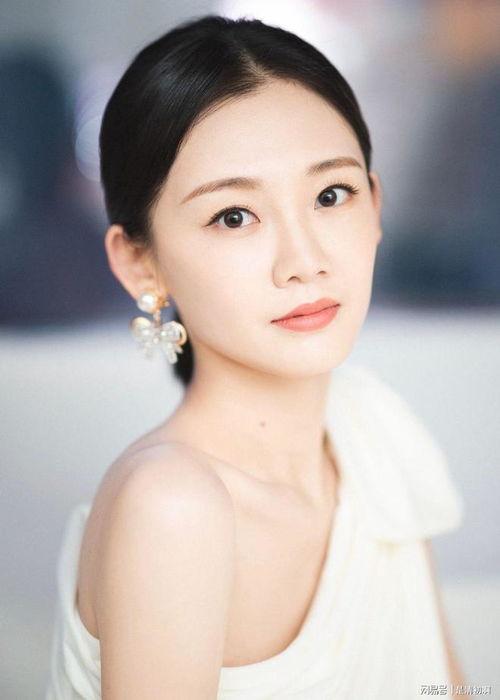 女明星苗苗,光影中的优雅女神